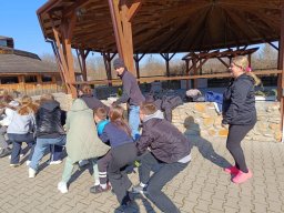 Rok szkolny 2024-2025 - 069 - Klasy szóste powitały wiosnę